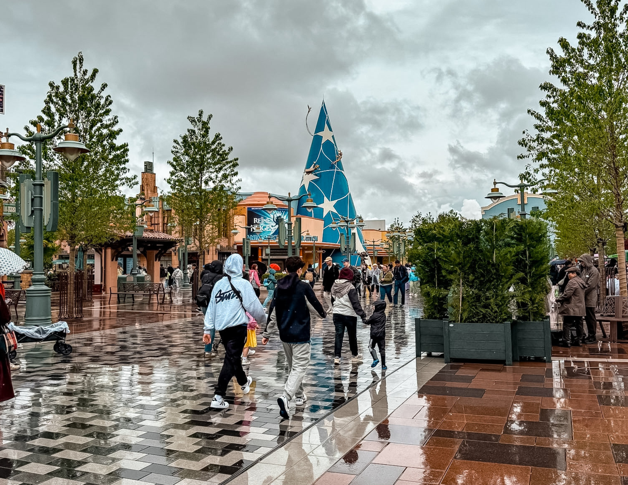 Disneyland Paris Guide (22).png